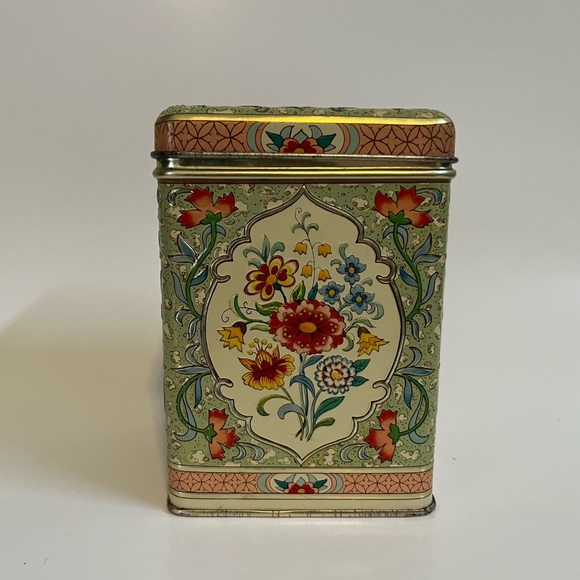 •Vintage Repousse Hinged Tea Tin Made In Holland• - Picture 2 of 7